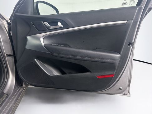 Used 2025 Genesis G70 2.5T RWD image 33