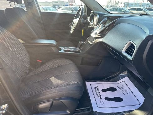 Used 2017 Chevrolet Equinox LT w/ Convenience Package image 24