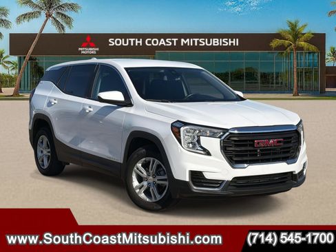 Used 2024 GMC Terrain SLE image 1