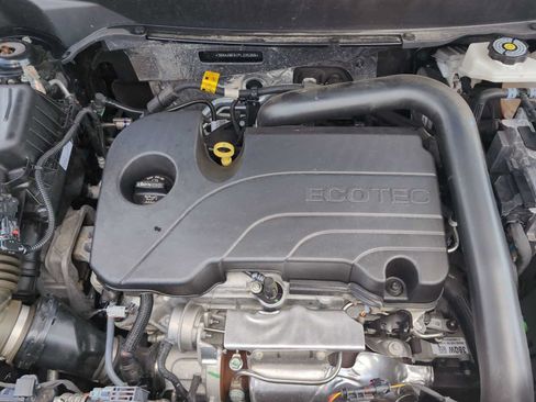 Used 2023 Chevrolet Equinox RS FWD image 28