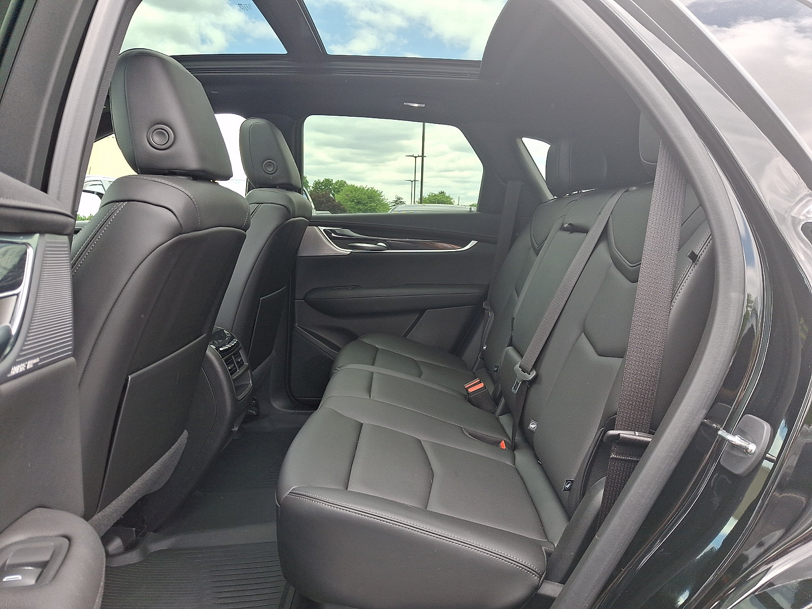 Used 2023 Cadillac XT5 Premium Luxury w/ LPO, Floor Liner Package AWD/4WD image 10