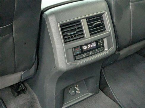 Used 2018 Volkswagen Atlas SE image 9