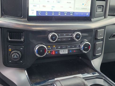 Certified 2022 Ford F150 Lariat w/ Equipment Group 502A High image 28