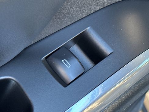 Certified 2025 Chevrolet Traverse LT image 31