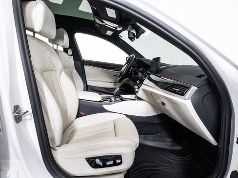 Used 2022 BMW 540i xDrive w/ M Sport Package image 10