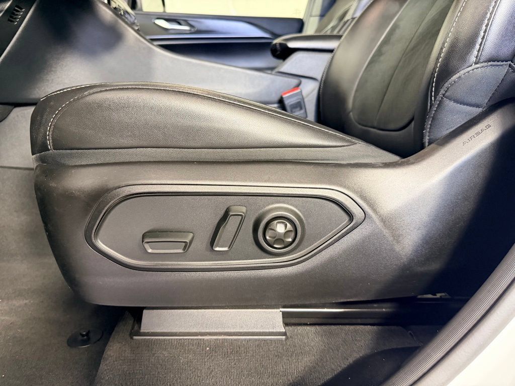 Used 2025 Jeep Grand Cherokee Altitude RWD image 33