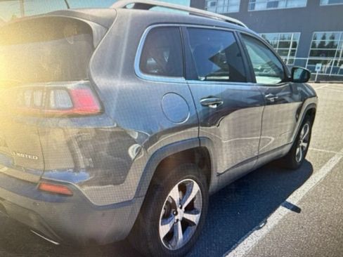 Used 2019 Jeep Cherokee Limited w/ Luxury Group AWD/4WD image 5