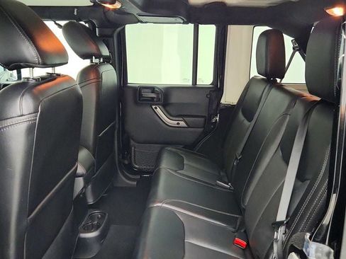 Used 2018 Jeep Wrangler Unlimited Sahara AWD/4WD image 19