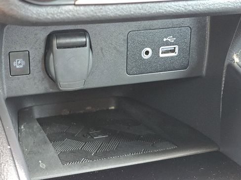 Used 2024 Nissan Versa SV w/ Trunk Package image 20