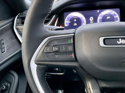 Used 2024 Jeep Grand Cherokee L Limited w/ Luxury Tech Group II image 17