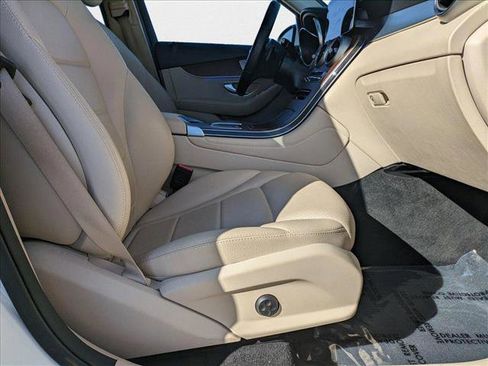 Used 2021 Mercedes-Benz GLC 300 4MATIC w/ Premium Package image 20