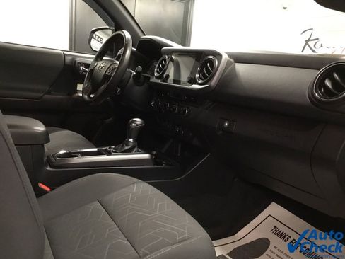 Used 2016 Toyota Tacoma TRD Off-Road w/ Premium & Technology Package image 32