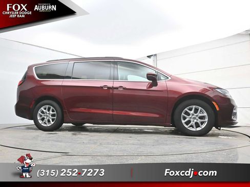 Used 2022 Chrysler Pacifica Touring-L image 23