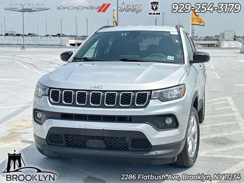Certified 2024 Jeep Compass Latitude AWD/4WD image 1
