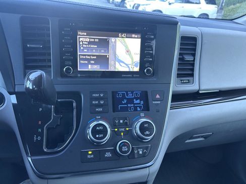 Used 2019 Toyota Sienna XLE w/ XLE Navigation Package AWD/4WD image 17