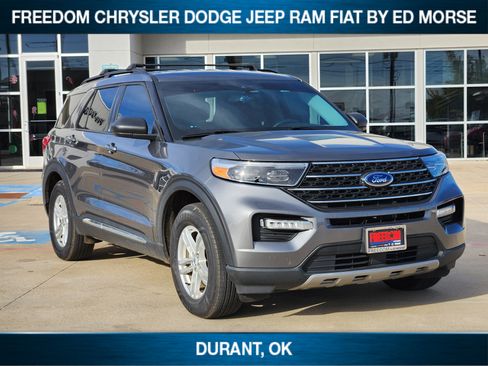 Used 2022 Ford Explorer XLT w/ Equipment Group 202A image 2