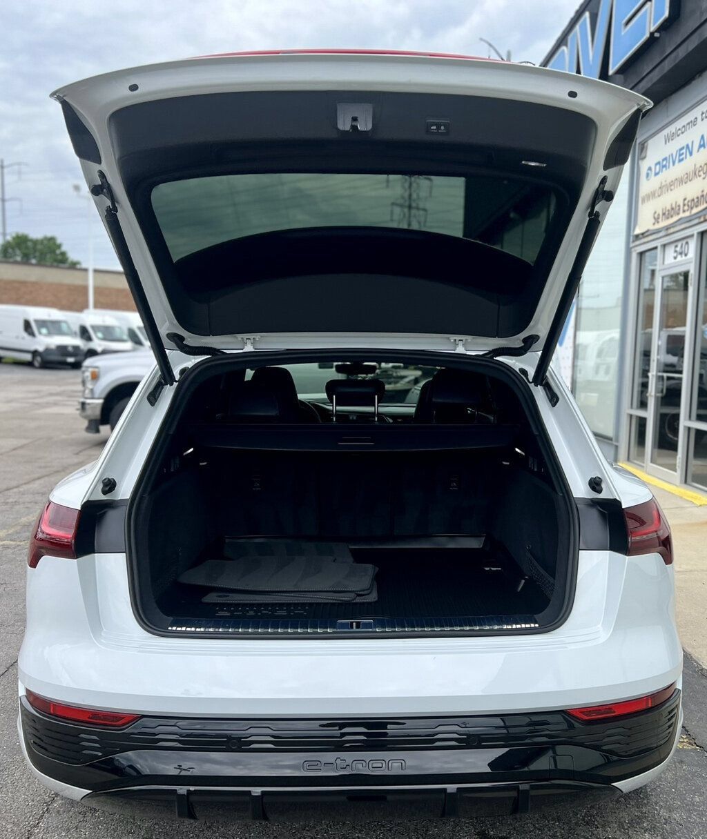 Used 2024 Audi Q8 e-tron Prestige w/ Prestige Package AWD/4WD image 9