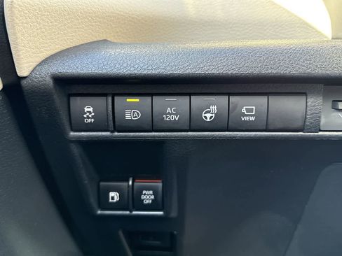 Used 2022 Toyota Sienna Platinum image 22