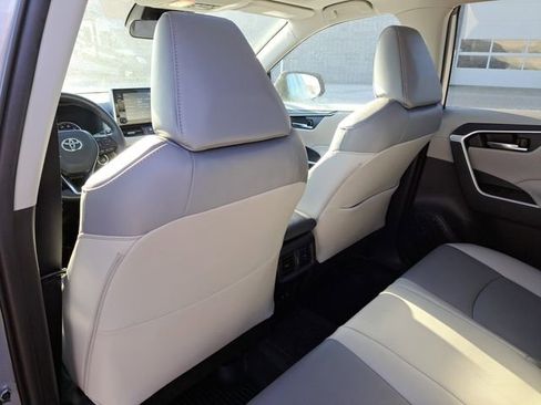 Used 2021 Toyota RAV4 XLE Premium image 23