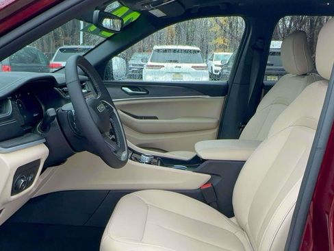 Used 2024 Jeep Grand Cherokee Limited image 15