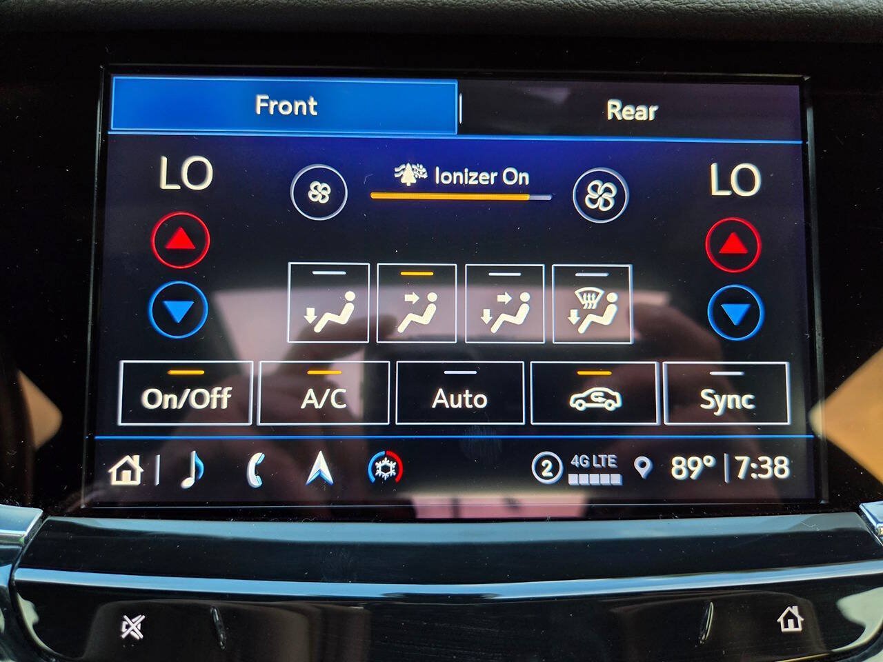 Used 2024 Cadillac XT6 Premium Luxury w/ Technology Package FWD image 26
