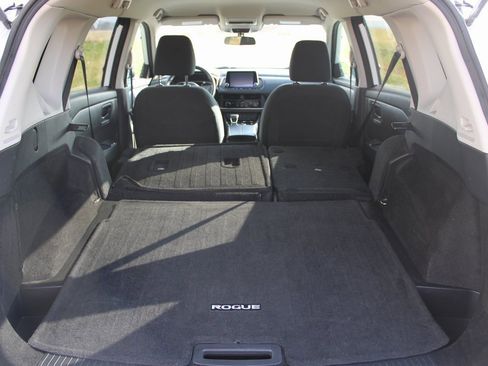 Used 2024 Nissan Rogue S image 34