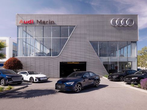 Used 2024 Audi Q4 e-tron Premium image 16