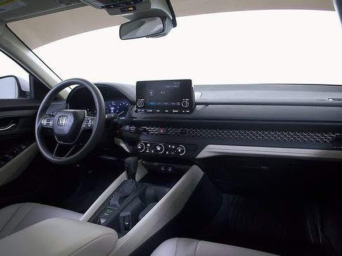 Used 2025 Honda Accord LX image 24