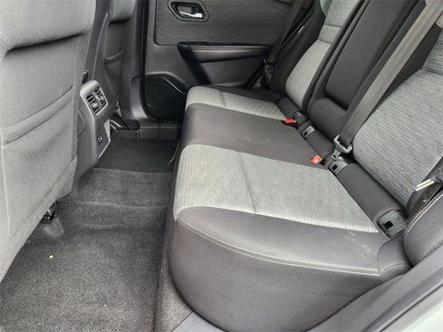 Used 2021 Nissan Rogue SV image 9