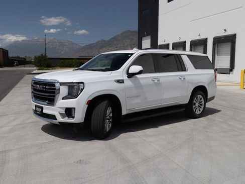Used 2021 GMC Yukon XL SLT AWD/4WD image 4