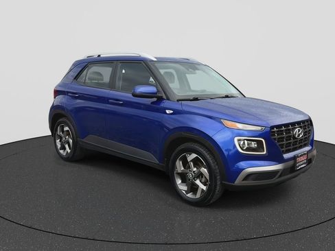 Certified 2024 Hyundai Venue Limited FWD image 3