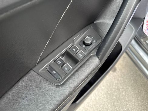 Used 2023 Volkswagen Tiguan SE R-Line image 24