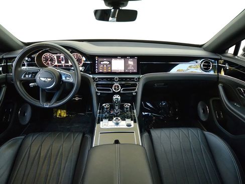 Used 2022 Bentley Flying Spur V8 image 32