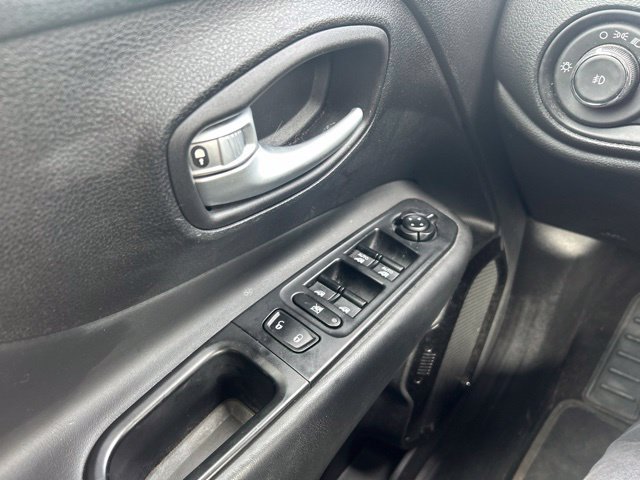 Used 2016 Jeep Renegade Latitude AWD/4WD image 33