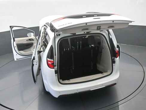Used 2022 Chrysler Pacifica Touring-L FWD image 66