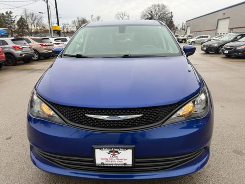 Used 2018 Chrysler Pacifica L image 4