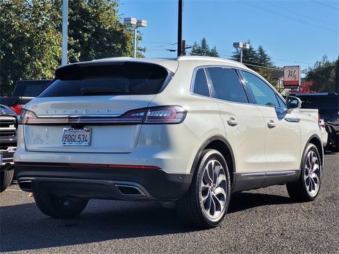 Used 2022 Lincoln Nautilus Reserve w/ Equipment Group 201A image 6