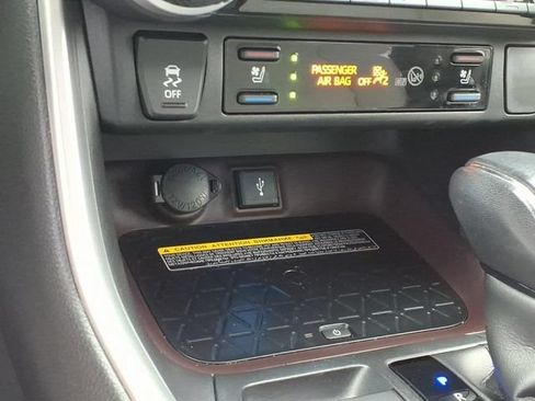 Used 2020 Toyota RAV4 Limited AWD/4WD image 17
