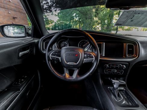 Used 2017 Dodge Charger SXT w/ Plus Group RWD image 6