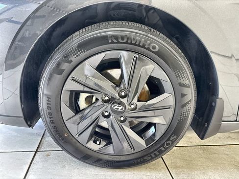 Used 2023 Hyundai Elantra SEL FWD image 18