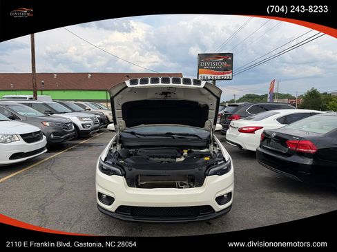 Used 2019 Jeep Cherokee Latitude Plus FWD image 7