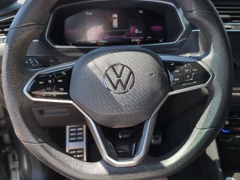 Used 2023 Volkswagen Tiguan SE R-Line image 11