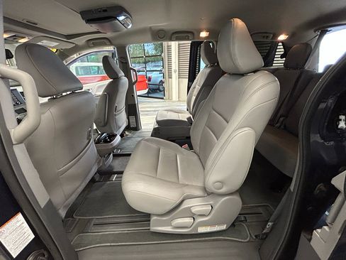 Used 2019 Toyota Sienna XLE w/ XLE Navigation Package FWD image 55