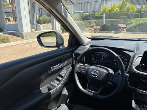 Used 2025 Nissan Rogue SV AWD/4WD image 36