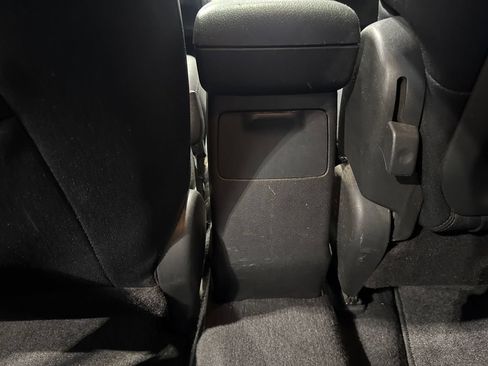 Used 2010 Pontiac Vibe AWD w/ Sun And Sound Package image 98