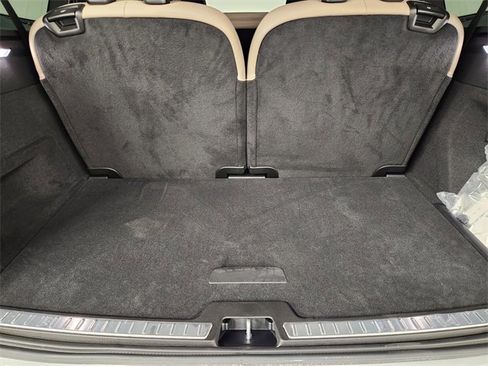 New 2025 Volvo XC90 B6 Core w/ Protection Package image 34