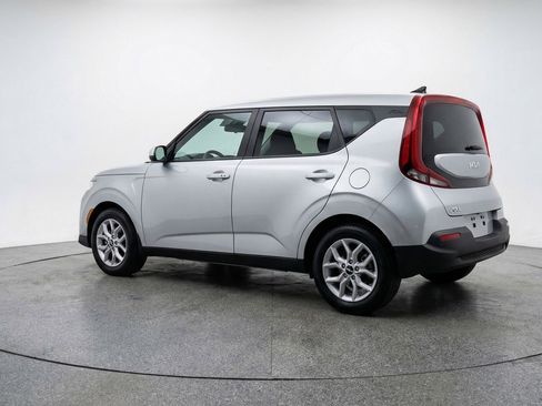 Used 2025 Kia Soul LX w/ LX Technology Package FWD image 6