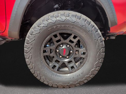 Used 2023 Toyota Tacoma TRD Off-Road w/ Technology Package AWD/4WD image 7