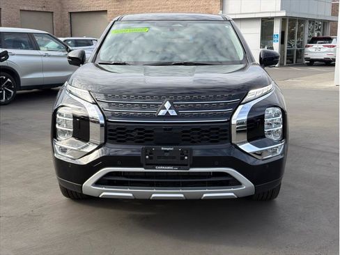 Used 2025 Mitsubishi Outlander SE Tech Package image 2