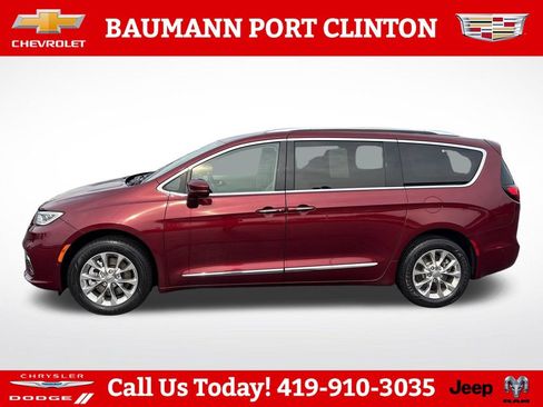 Used 2021 Chrysler Pacifica Touring-L w/ Premium & Safety Sphere Group AWD/4WD image 2